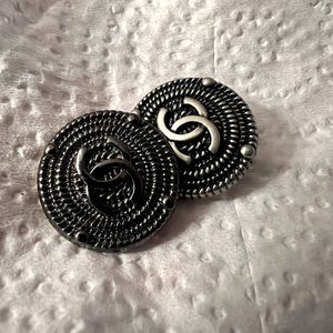 Authentic CHANEL metal buttons !